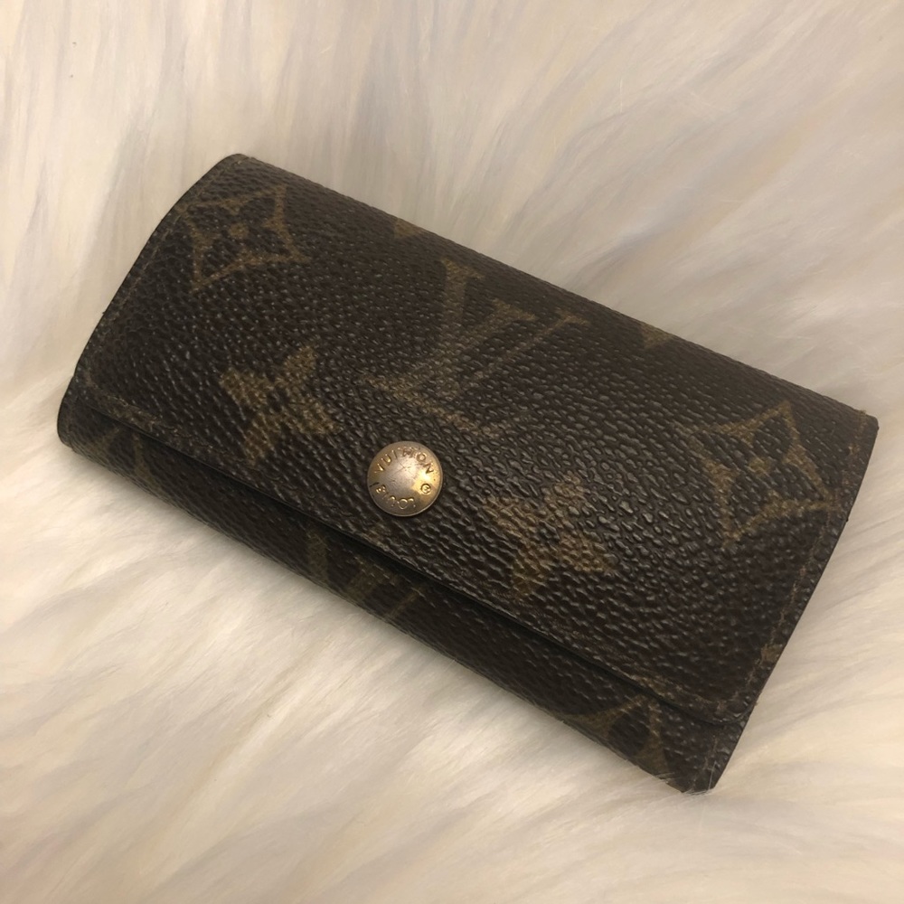 Louis Vuitton 4 Key Holder - Price Firm